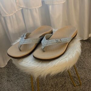 Vionic Women's Cream Sandals